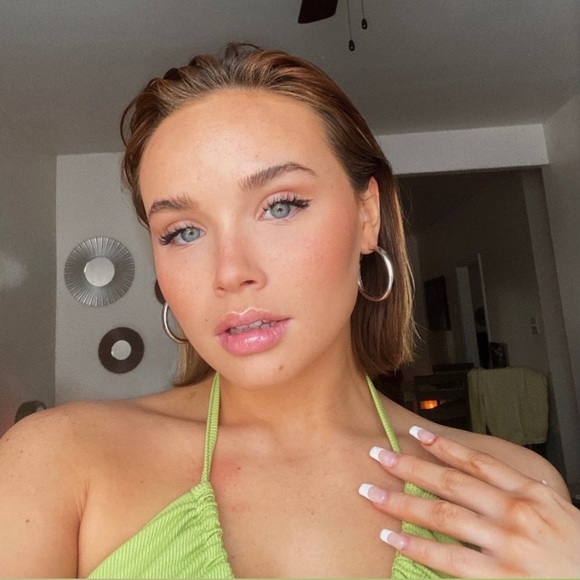 Meet your Posher, Nadege - Picture 1 of 1